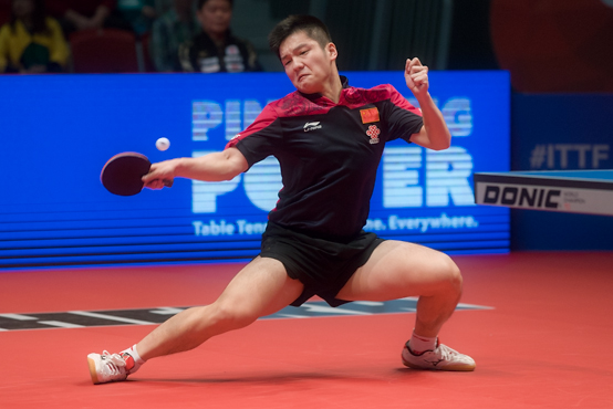 Semifinal mellan Jun Mitzutani och Fan Zhendong i Liebherr Men's World Cup Table Tennis 2015
